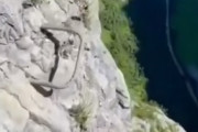 世界に存在する「断崖絶壁の登山コース」が恐ろしすぎる　海外の反応