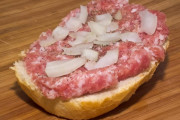 海外「日本は生の鶏肉を食べるぞ」アメリカ人が一生食べなさそうな料理