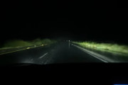 オーマイガー！テスラ自動運転中にスピン