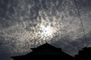 地震直前、日本の都市の上空に『地震の光』が現れた…？「マグニチュード7なのに、構造物の損傷がない！」「マグニチュード7なのに、構造物の損傷がない！」海外の反応