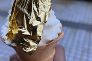 外国人「日本のアイスクリームの金箔、食べてもいい物なの…？」