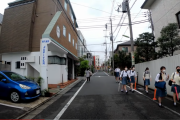 【海外の反応】「日本の清潔さは心まで綺麗にする」日本の通学風景。