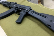 ロシア人「お前らの国は美しい銃を製造しているかい？」
