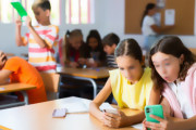 【話題】ヨーロッパで進む「小中学生のデジタル端末使用制限」 韓国でも導入を望む声