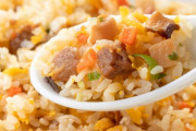 韓国女「日本のお店で食べられるおいしそうなバケツチャーハン（7887円）のクオリティをご覧ください・・・」