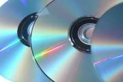 外国人「かつてギリシャで海賊版CDを購入したら…予想もしないものが再生されて驚いた」