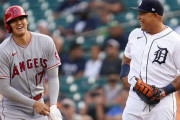 【海外の反応】大谷翔平のことが好き過ぎてイタズラをするカブレラさん「あまりイジメないでくれ」