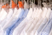 アメリカ式恩送り。失業中の人のために面接用の服のクリーニングを無料で請け負う店主