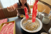 海外「これは飽きない！」しゃぶしゃぶ食べ放題の映像に夢中