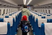 海外「日本の新幹線って足元の空間が広いよね」新幹線に荷物を持ち込むときのルール