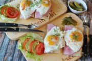 お台場・東京ダイバーシティのフードコートでオムライスとトンカツを堪能♪「日本のフードコート最高！」「オムライスのレシピ探してみる！」海外の反応