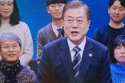 文大統領の「2019国民との対話」のヤラセ疑惑が浮上、後ろに映る人物が文ファンクラブ会員と判明-韓国の反応