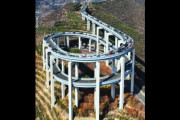 【海外の反応】中国の山にある狂った高速道路　海外の反応「10年くらいで倒壊するだろう、中国人は自分勝手」