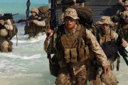 海外「日本の自衛隊員 VS アメリカの海兵隊員」迫真の日米腕相撲対決が話題にｗｗｗ