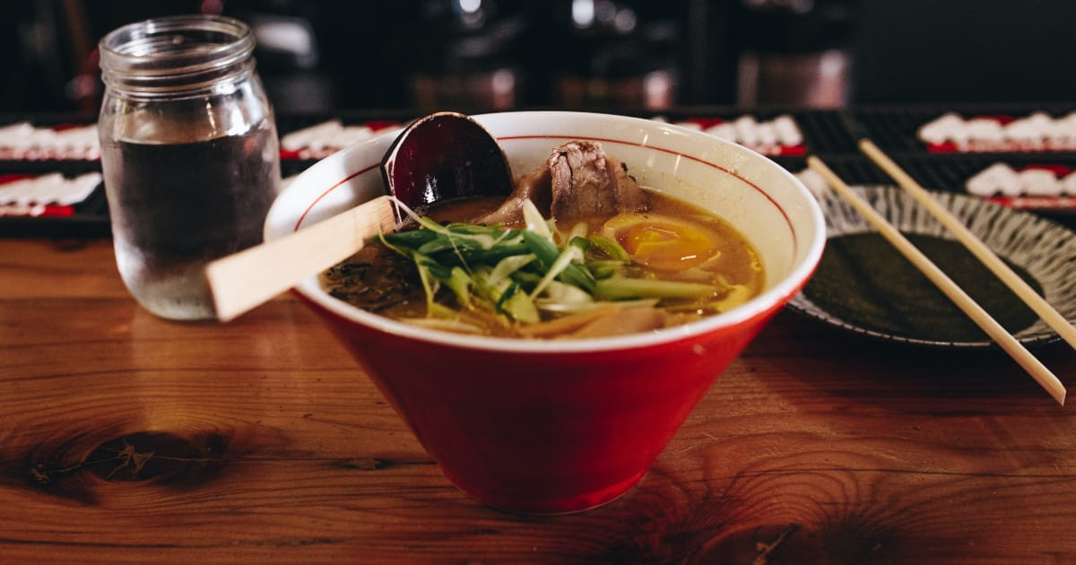 日本で「ラーメン定食」を頼んだ結果！とんでもないものが出てきてバグですか？と話題に！【台湾人の反応】 | 海外の反応アンテナ