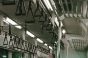 咳して日本の電車が止まったらしい「新型コロナ］。海外の反応