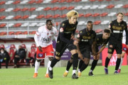 【ﾍﾞﾙｷﾞｰの反応】「日本人監督が就任したら..」鈴木優磨と中村敬斗がゴールもシントトロイデンは最下位に敗れ監督解任が決定的に！
