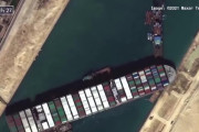 スエズ運河の座礁船が一部脱出に成功(海外の反応)