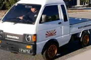 【海外の反応】1988年式のダイハツハイゼットという軽トラをカスタムしてみた！