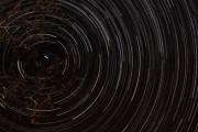 「北極星は太陽の4000倍明るいって、いったいどれだけ離れているの？」