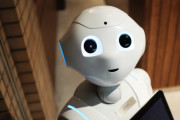海外「行くしかない！」ロボットが働く日本のホテルに興奮する外国人