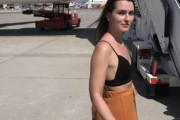 海外「今は2019年！着たい物を着ちゃだめなのか？」 英女性乗客の服装が不適切かどうかで海外で議論が勃発！ 海外の反応