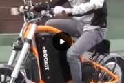 海外「」自転車かバイクか区別しづらい超イカした乗り物が海外で話題に！←スピード出すぎじゃね？
