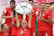 バイエルンが史上初のブンデス7連覇達成、ドルトムントは勝ち点2及ばず（海外の反応）