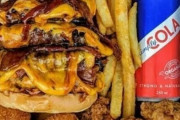 韓国人「やっぱり日本が最高です‥（ﾌﾞﾙﾌﾞﾙ」日本の1000円弁当とアメリカの10ドル弁当を比較した結果がマジでヤバイ‥　韓国の反応