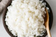 海外「日本人は米を食べて健康的なのに、なぜ米は不健康な食品に分類されているんだ？」