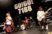【海外】アイドルバンドではないフロントが女性の日本のバンド
