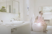 【海外の反応】「日本のトイレが開いたらお辞儀をしましょう」日本のハイテクトイレ。