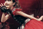 BABYMETALの衣装は軍隊のような趣がある　すぅとジャンヌダルクの共通点　【海外の反応】