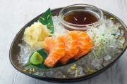 世界初！ノルウェーサーモンのお刺身自販機が登場「炙りサーモン美味しそう！」「想定外の自販機キタｗｗ」海外の反応
