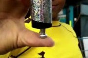 ホイポイカプセルのようなもののスイッチを押したら如意棒に！？変わった武器が海外で話題に！海外の反応