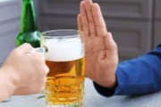 海外「酒は過大評価されている。味は不味いし酔うのは気持ち悪い」
