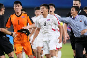 【海外】「敬意の欠片もない」「二度と国際大会に出るな」サッカー北朝鮮代表選手の水強奪＆威嚇行為が世界中で批判殺到