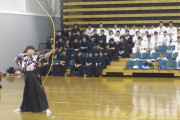 外国人「日本の弓道では矢がこんな音を出すらしいぞ！」