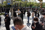 「社会的距離を置く」呼びかけも、日本のゲーム機購入抽選イベントに1500人集まり物議＝韓国の反応