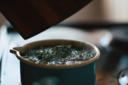 森の空気を感じる。松の木の葉を使ったお茶の作り方 海外の反応