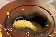 カップ麺を使った木製テーブル修理方法がこちらです←用途違うだろｗｗｗ海外の反応