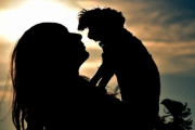 虹の橋を渡った犬はこんなふうに飼い主を出迎えてくれる