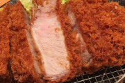 韓国人「韓国人が驚愕した『日本のトンカツが厚くなった秘密』がマジでヤバすぎた」→「日本人の後遺症だったのですか？」韓国の反応