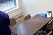 犯人をひとりにするな危険！ちょっとここで待ってろって言ったのに・・・。海外の反応