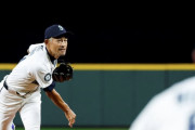 【海外の反応】イチローがマ軍の開幕戦で135㌔のガチ始球式「ボールが伸び上がっているｗ」