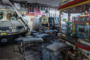 外国人「これが日本の福島のゲームセンターの廃墟内部らしい…」