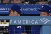【海外の反応】山本由伸がカーショウに握りを学ぶ様子【MLB】