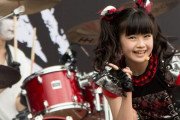 19歳のイギリスの少年 vs 可愛らしい女の子　BABYMETALダンスカバー　【海外の反応】
