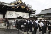 韓国人「核を放り込め」...安倍首相が靖国神社に供え物を奉納
