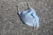 海外「な、なんだってぇ？！」日本の市議が検便を投げつけて海外びっくり仰天！（海外の反応）